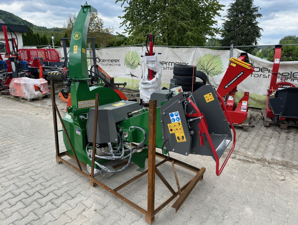 Holzhäcksler bis 17 cm und Eigenölversorgung